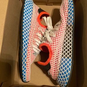 ADIDAS DEERUPT RUNNER SHOES